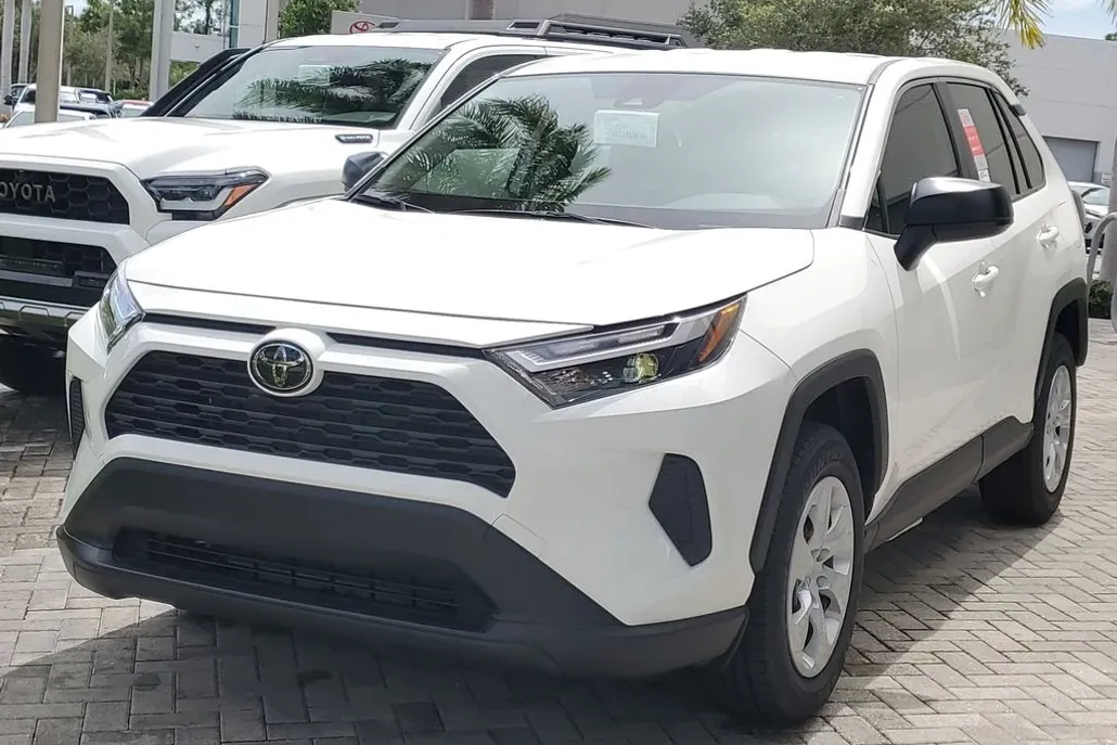2025 Toyota RAV4 LE photo 1