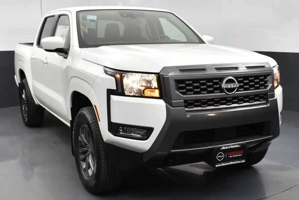 2025 Nissan Frontier SV photo 1