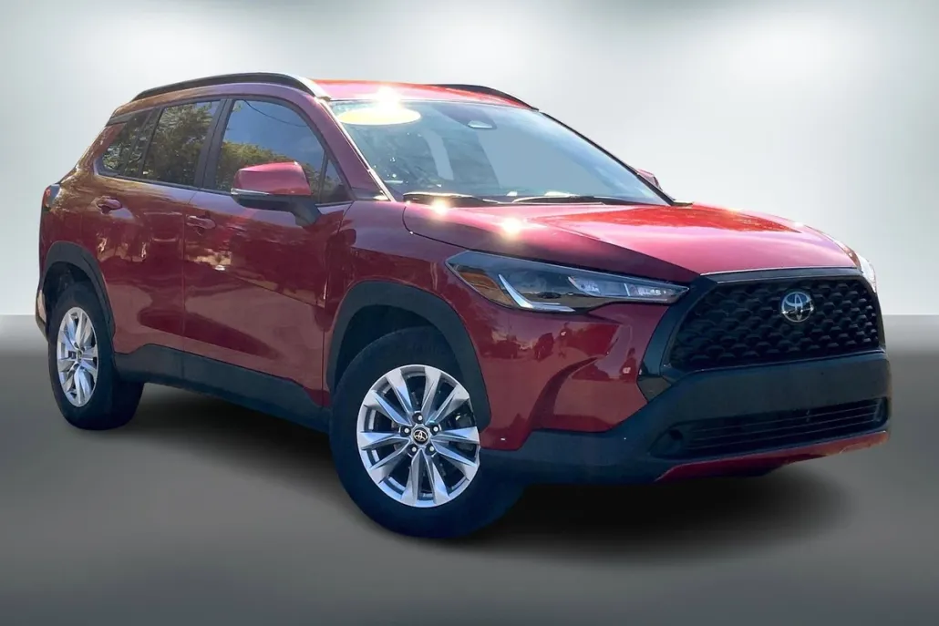 2023 Toyota Corolla Cross LE photo 1