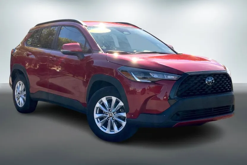 2023 Toyota Corolla Cross LE photo 1