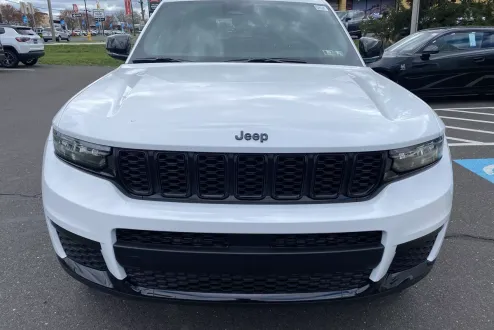 2025 Jeep Grand Cherokee Altitude X photo 2