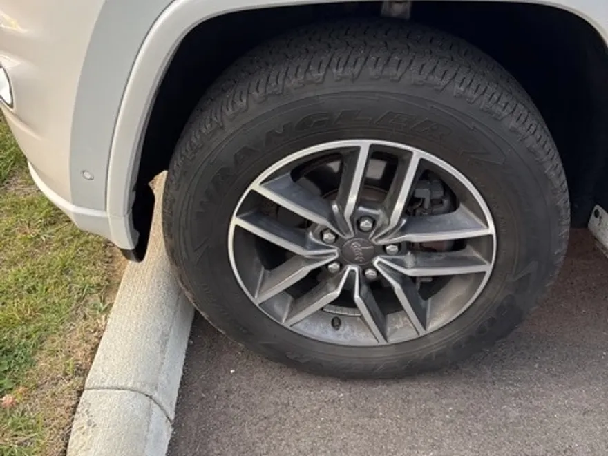 2019 Jeep Grand Cherokee Overland photo 1