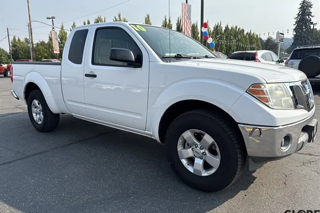 2010 Nissan Frontier SE King Cab photo 1