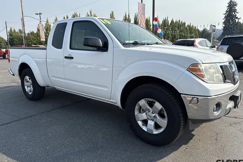 2010 Nissan Frontier SE King Cab photo 1