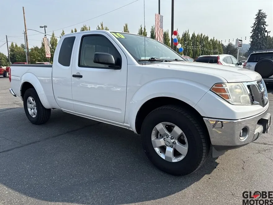 2010 Nissan Frontier SE King Cab photo 1