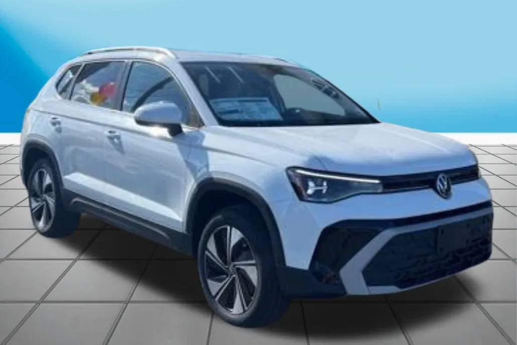 2025 Volkswagen Taos SE photo 1