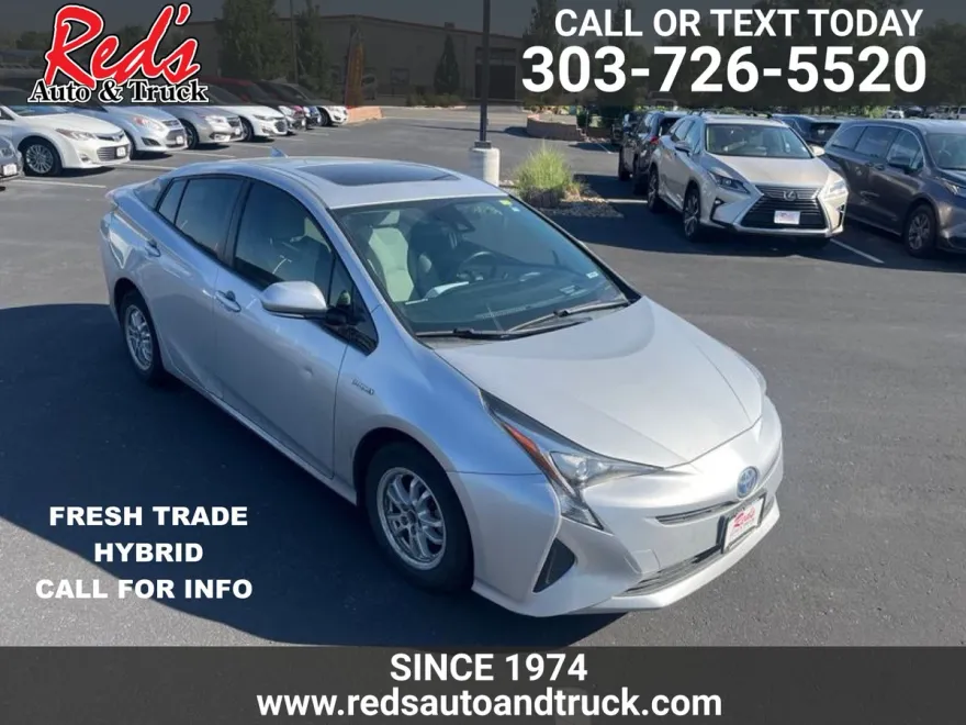 2017 Toyota Prius Three photo 1