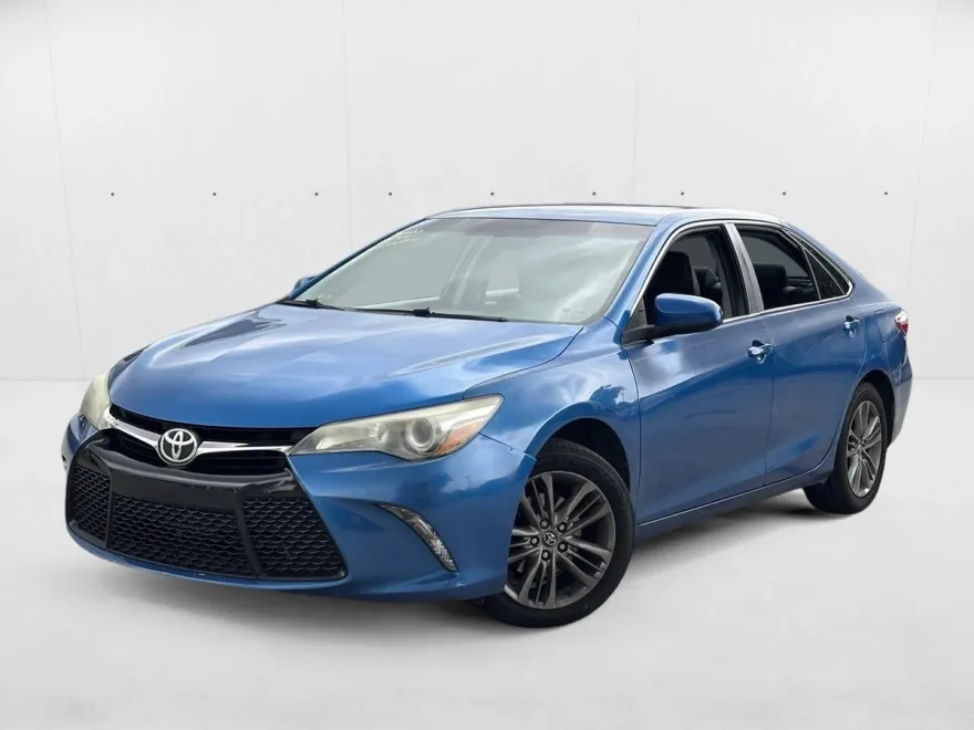 2017 Toyota Camry SE photo 1