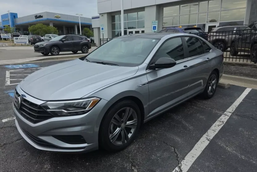 2020 Volkswagen Jetta R-Line photo 1