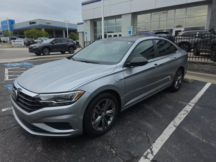2020 Volkswagen Jetta R-Line photo 1