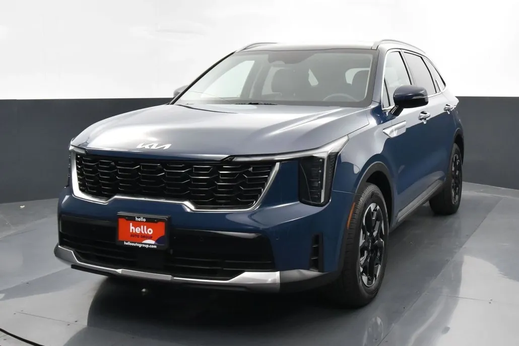 2025 Kia Sorento S photo 1