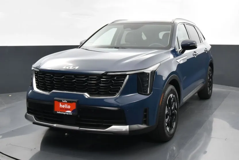 2025 Kia Sorento S photo 1