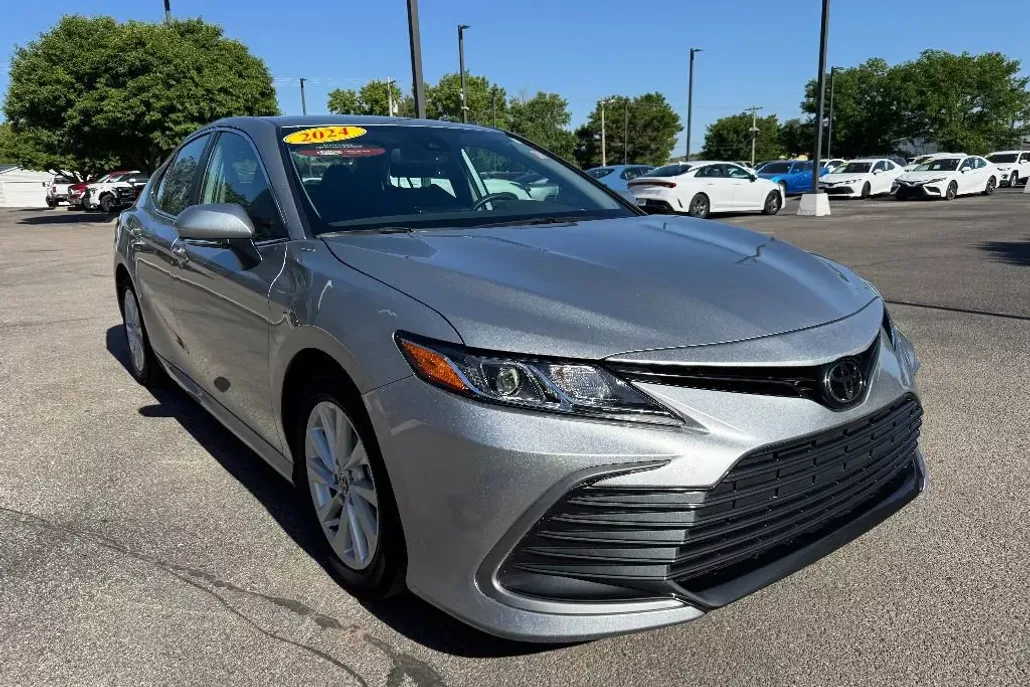 2024 Toyota Camry LE photo 1