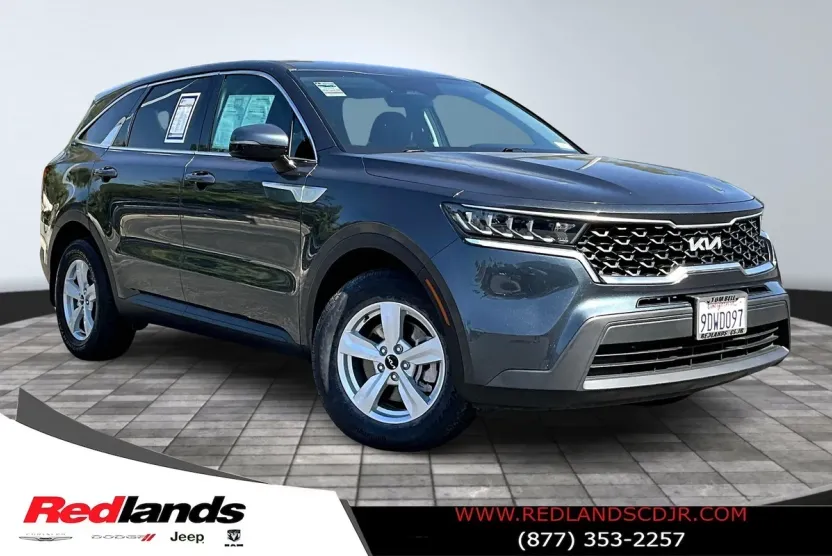 2022 Kia Sorento LX photo 1