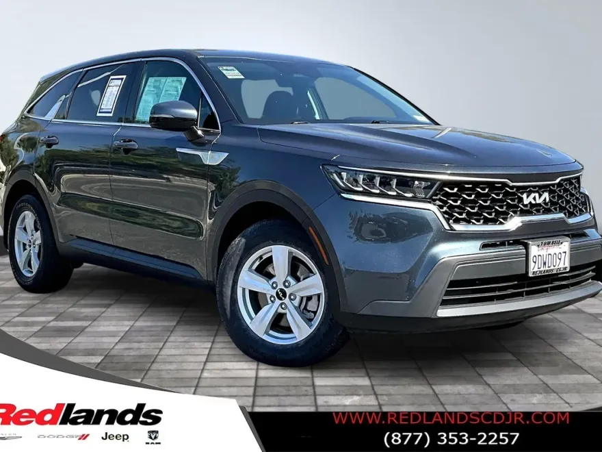 2022 Kia Sorento LX photo 1