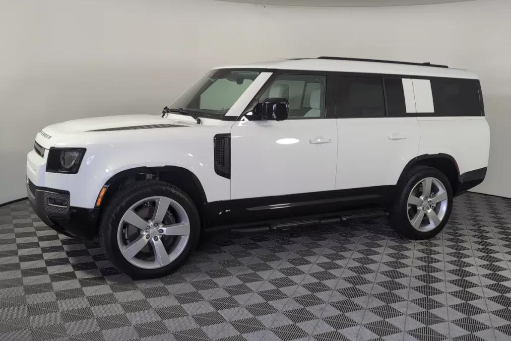 2025 Land Rover Defender 130 X-Dynamic SE photo 1
