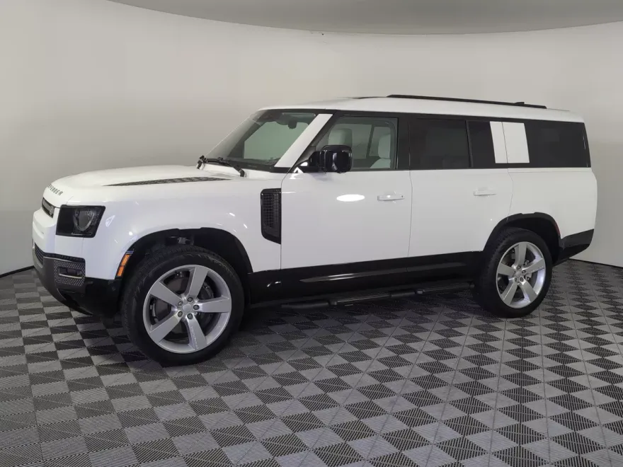 2025 Land Rover Defender 130 X-Dynamic SE photo 1