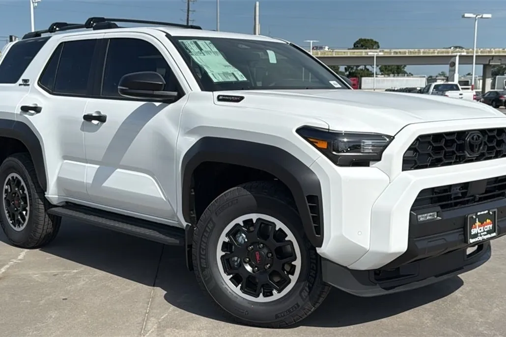 2025 Toyota 4Runner TRD Off-Road photo 1