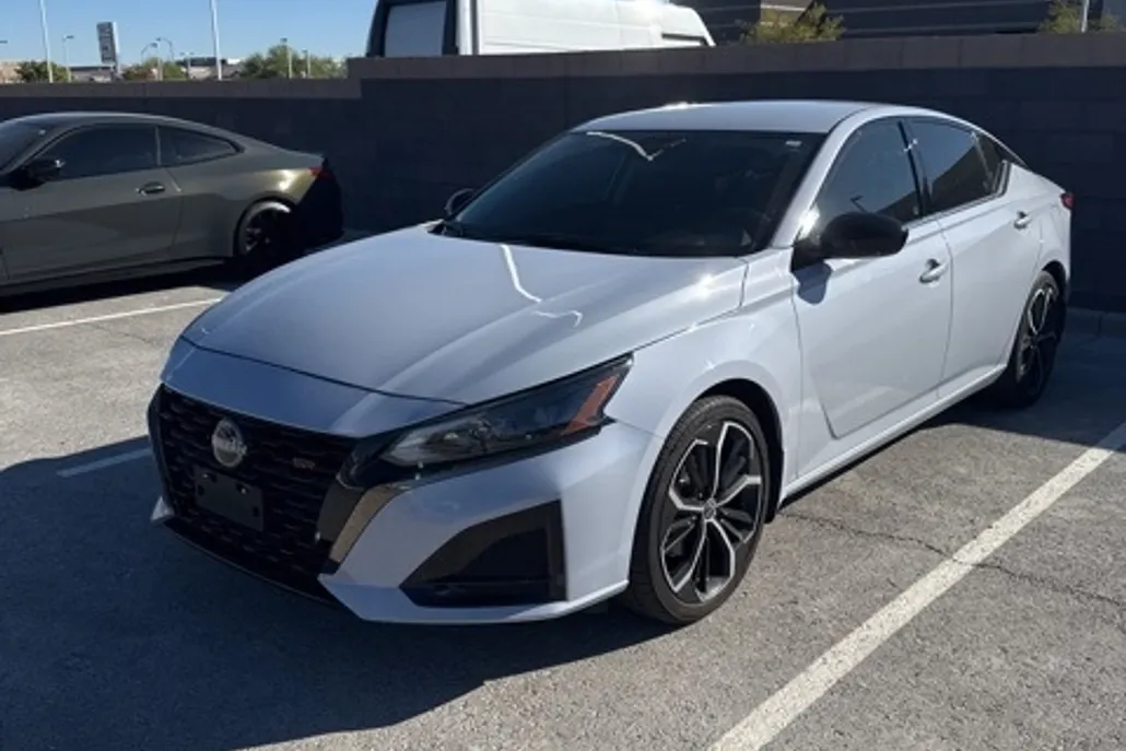 2024 Nissan Altima 2.5 SR photo 1