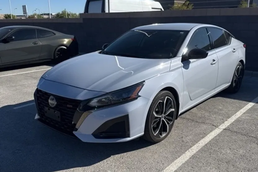 2024 Nissan Altima 2.5 SR photo 1