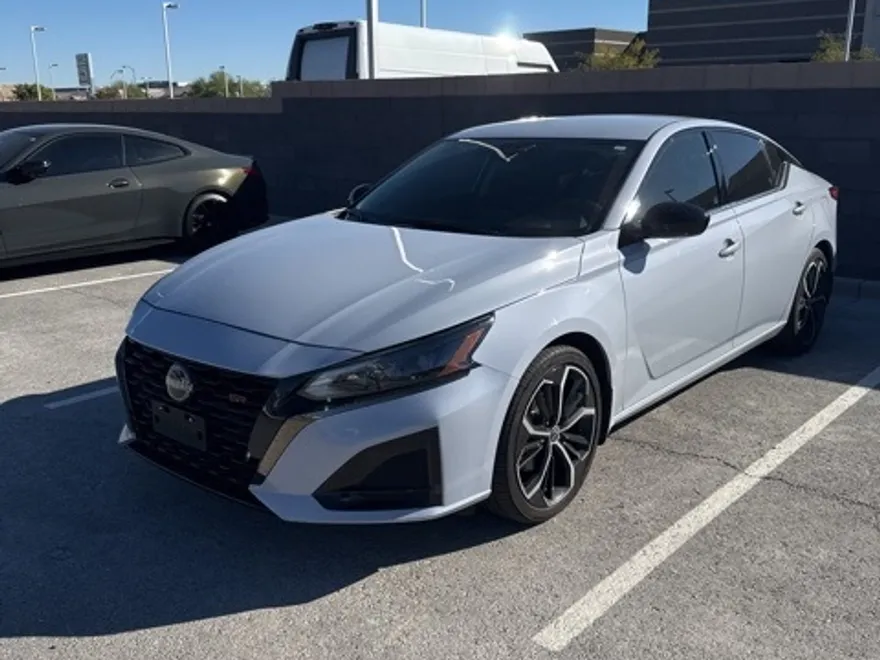 2024 Nissan Altima 2.5 SR photo 1