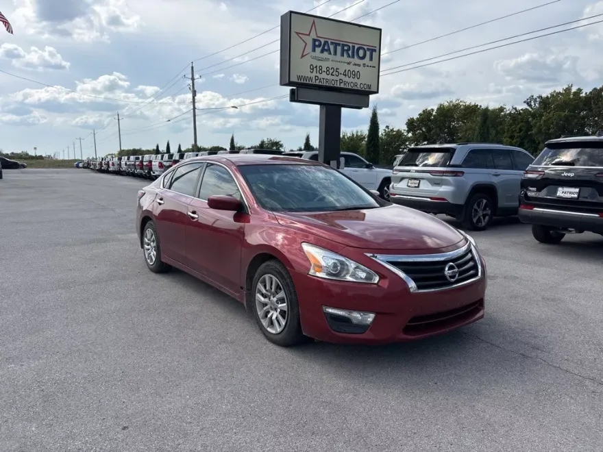 2015 Nissan Altima 2.5 S photo 1