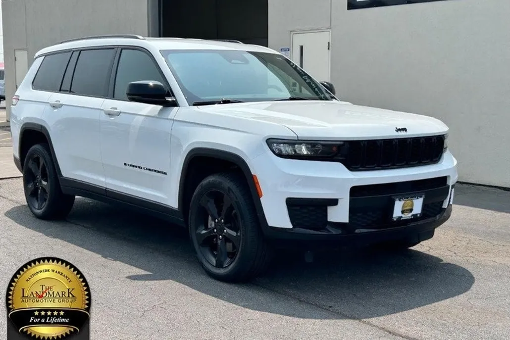 2023 Jeep Grand Cherokee Altitude photo 1