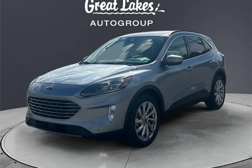 2022 Ford Escape Hybrid Titanium photo 1