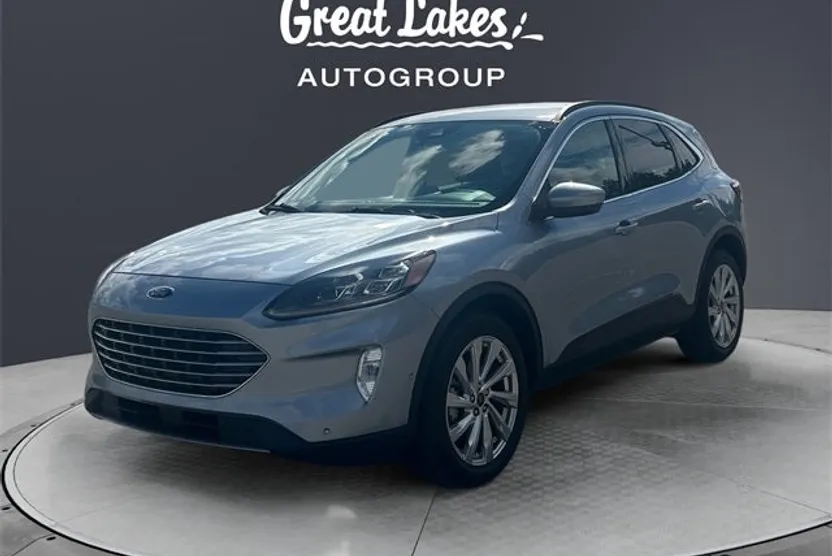2022 Ford Escape Hybrid Titanium photo 1