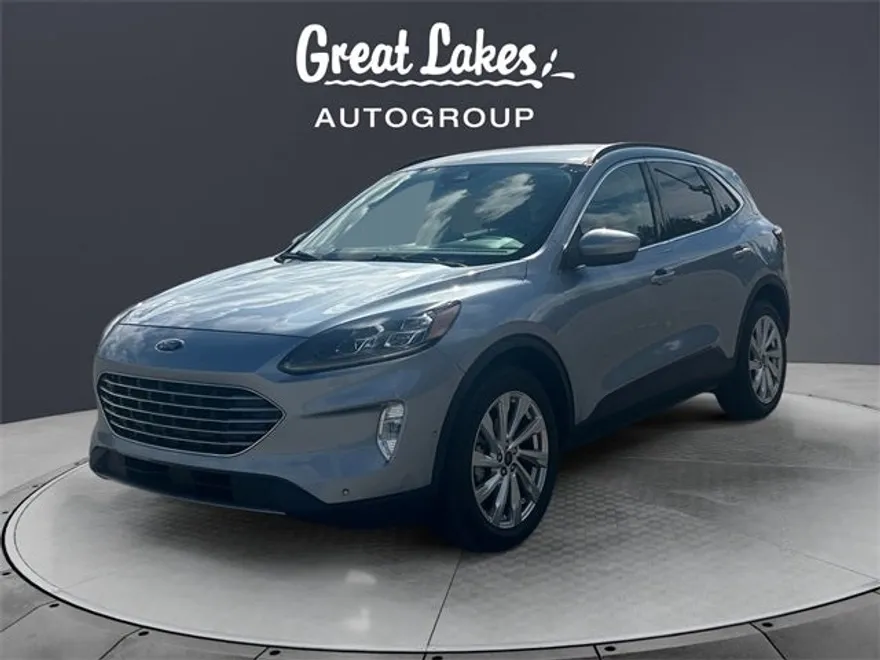 2022 Ford Escape Hybrid Titanium photo 1
