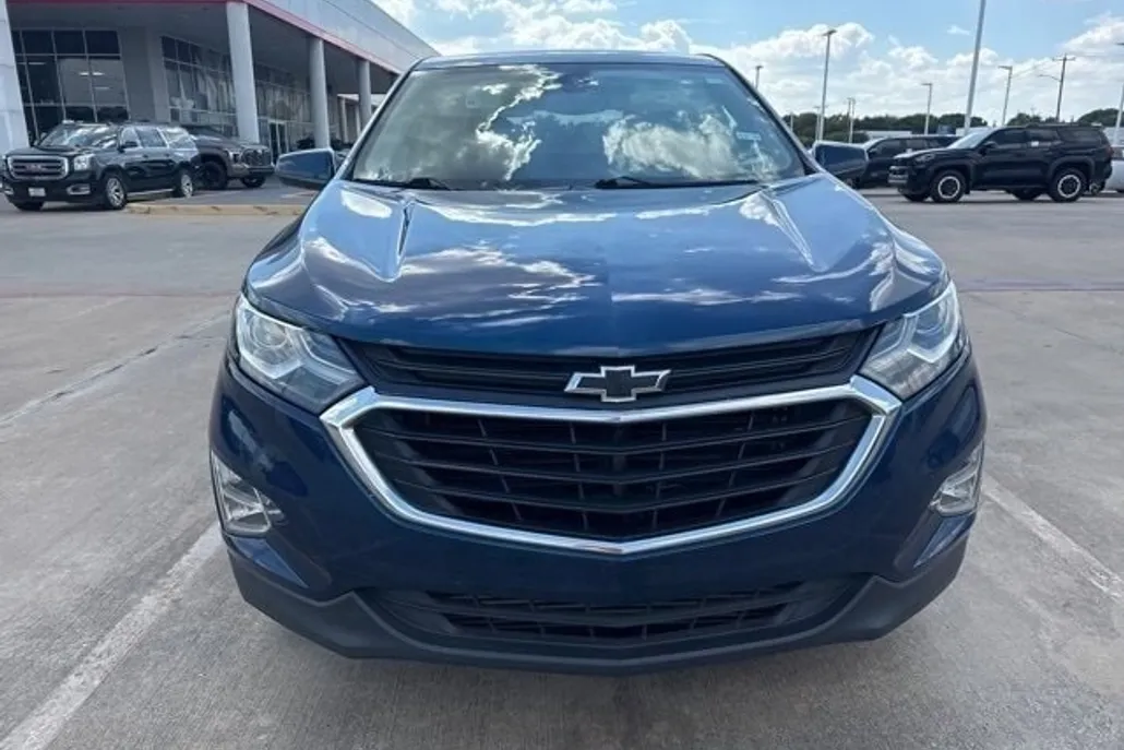 2020 Chevrolet Equinox LT photo 1