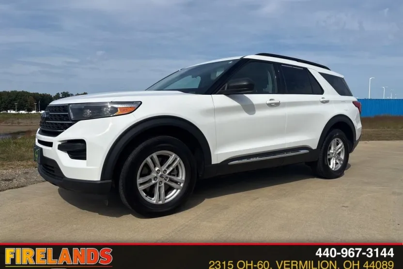 2023 Ford Explorer XLT photo 1