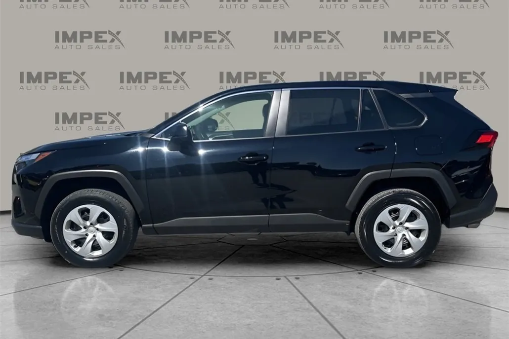 2024 Toyota RAV4 LE photo 1