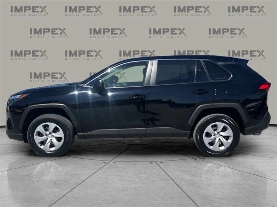 2024 Toyota RAV4 LE photo 1
