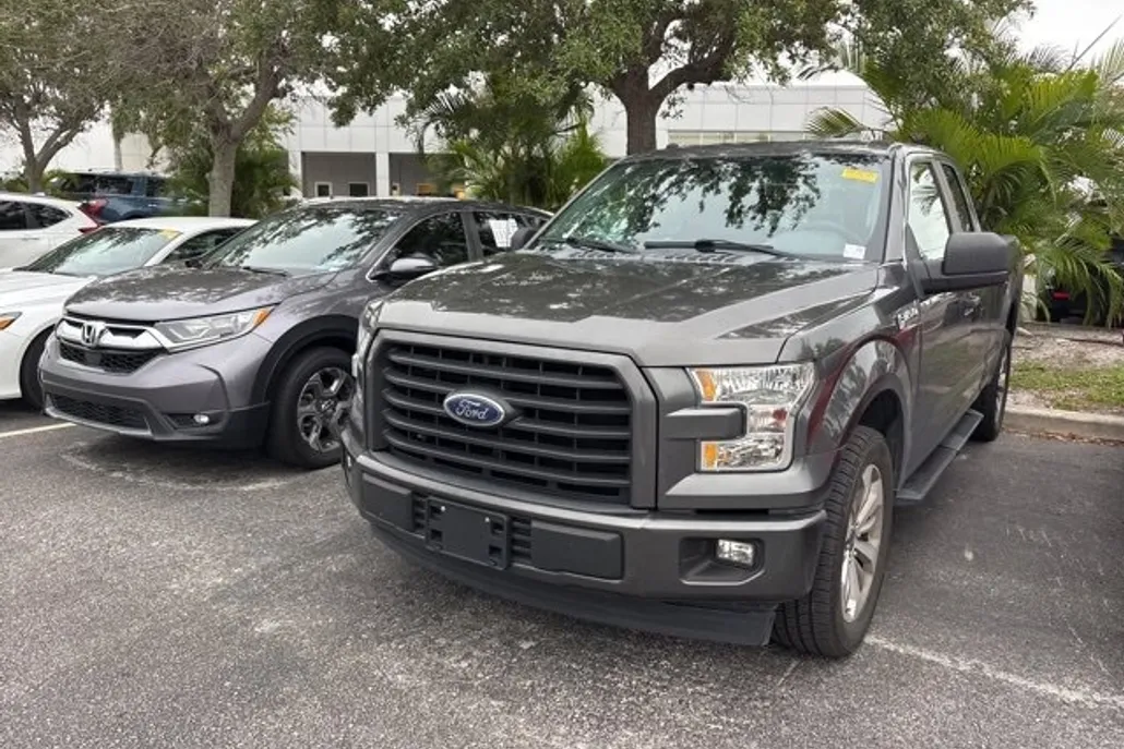 2017 Ford F-150 XL photo 1