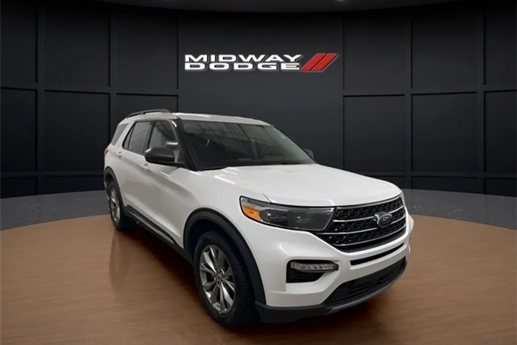 2023 Ford Explorer XLT photo 1