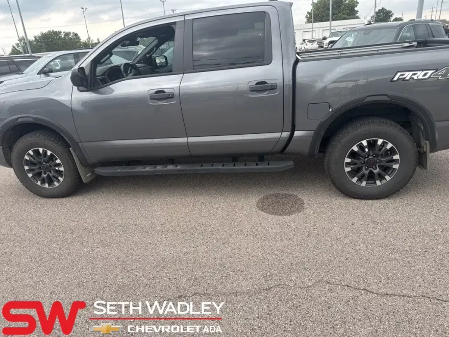 2023 Nissan Titan PRO-4X photo 1