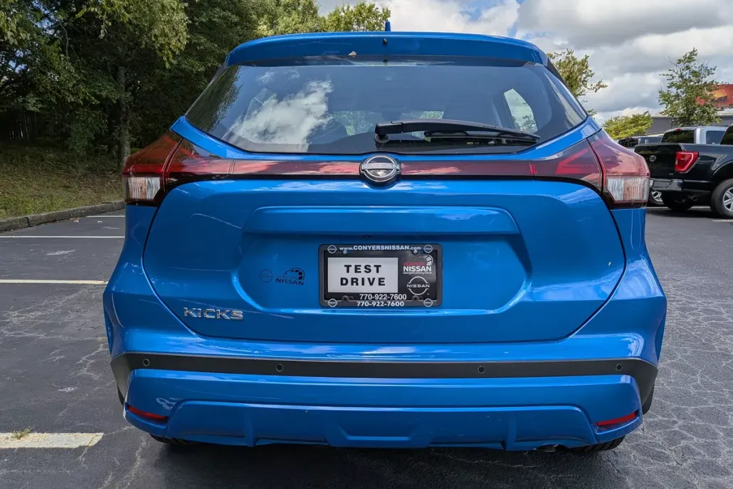 2025 Nissan Kicks Play S photo 1