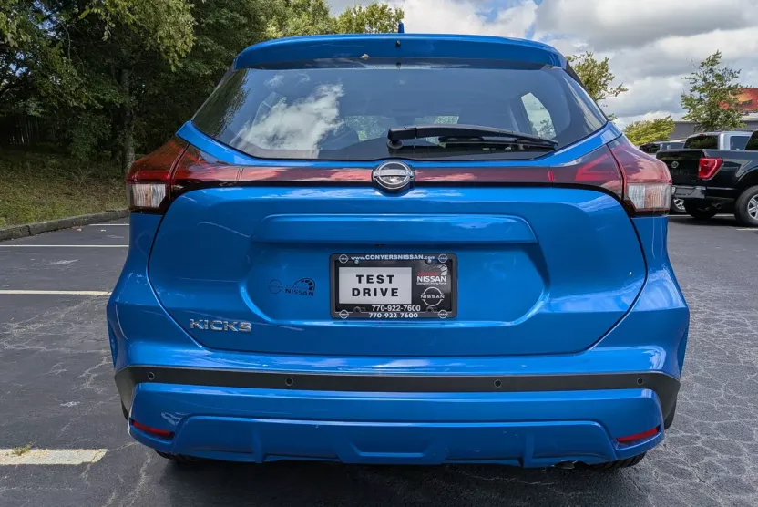 2025 Nissan Kicks Play S photo 1