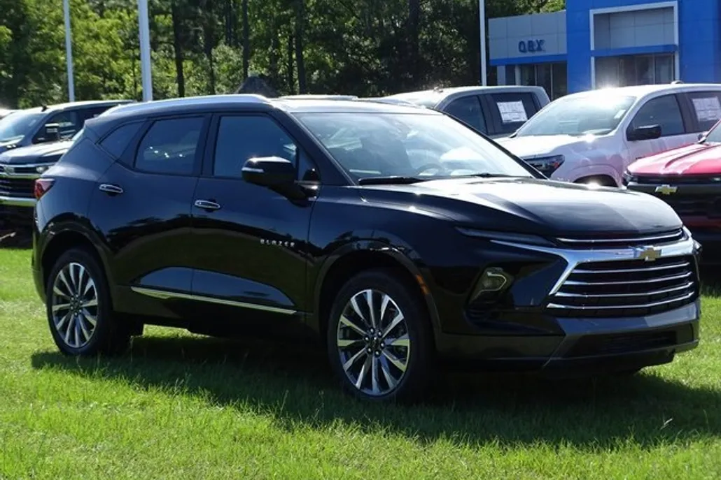 2025 Chevrolet Blazer Premier photo 1