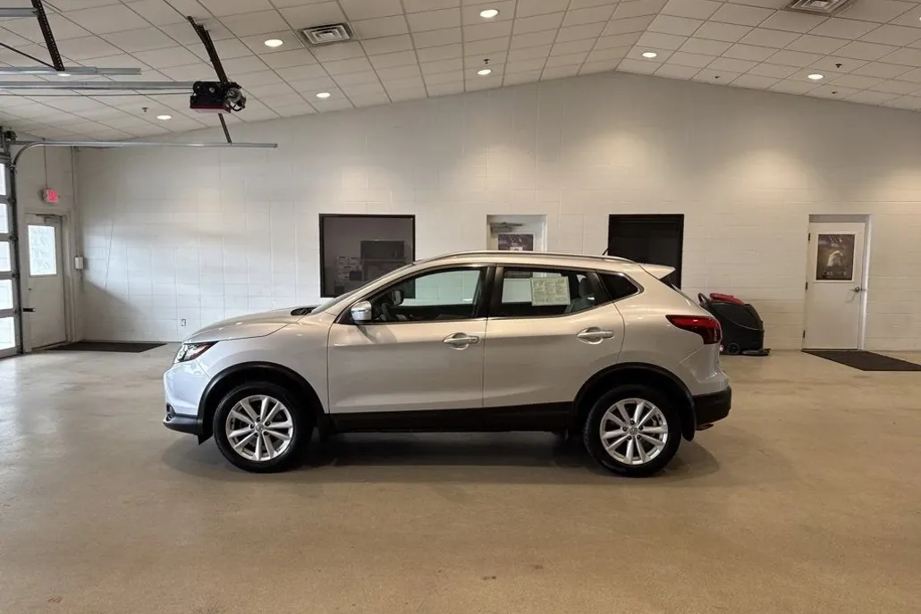 2018 Nissan Rogue Sport SV photo 1