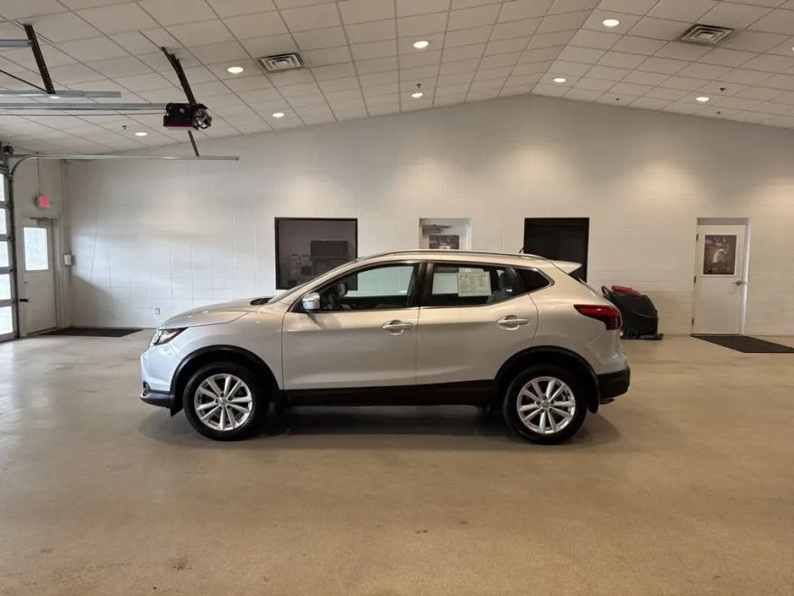 2018 Nissan Rogue Sport SV photo 1