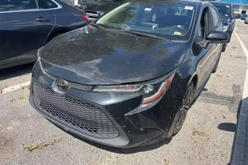 2020 Toyota Corolla LE photo 1