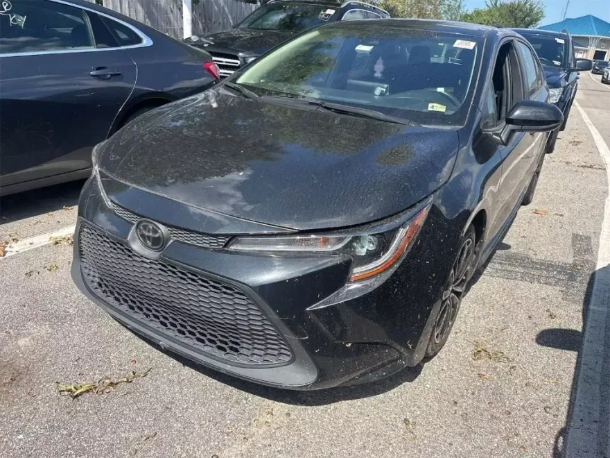 2020 Toyota Corolla LE photo 1