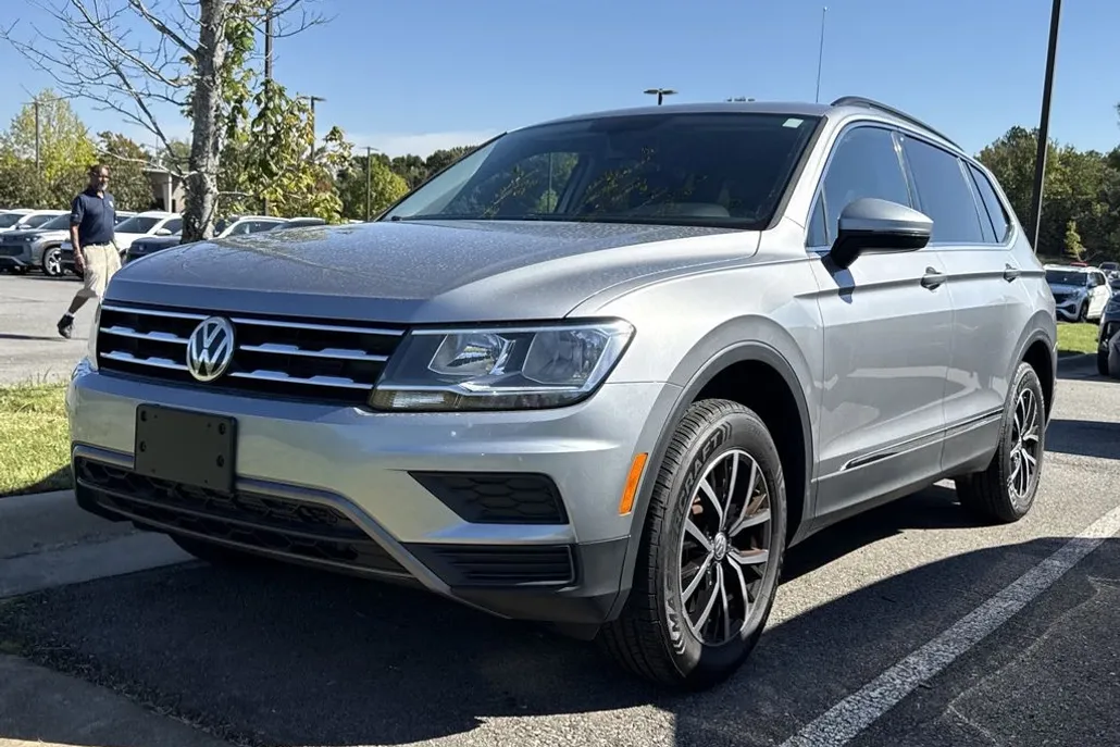 2021 Volkswagen Tiguan SE photo 1