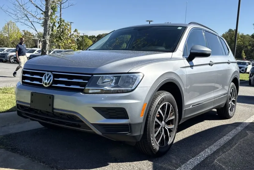 2021 Volkswagen Tiguan SE photo 1
