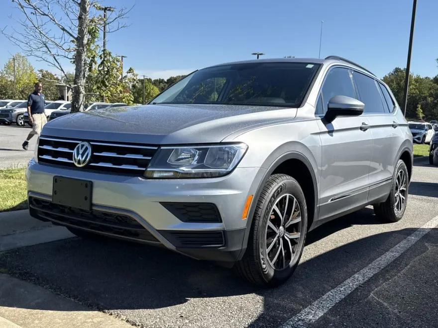 2021 Volkswagen Tiguan SE photo 1