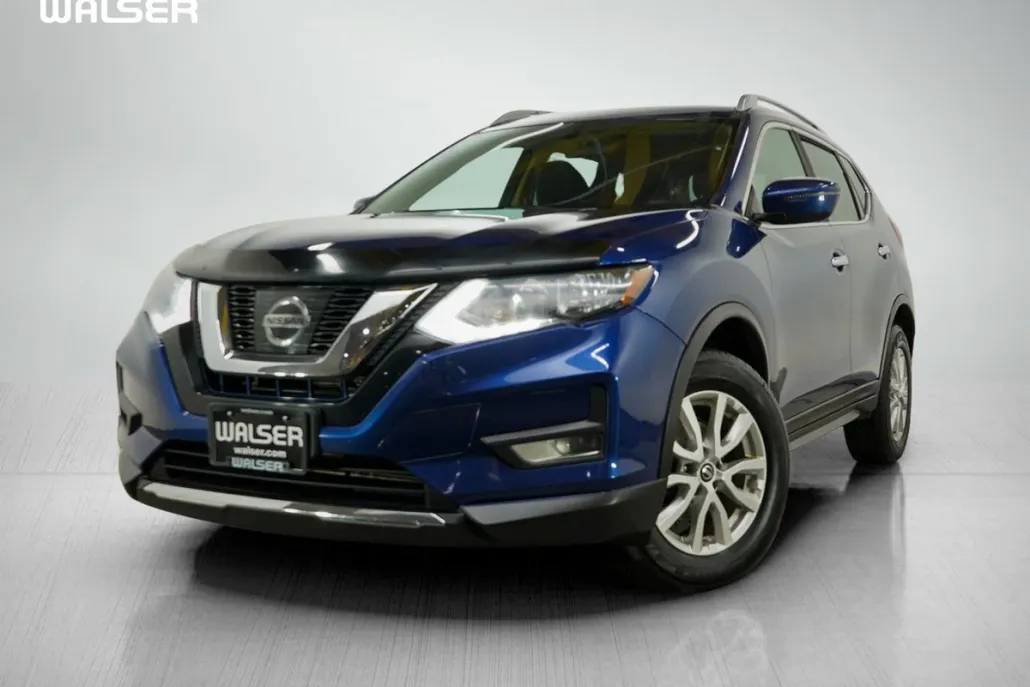 2017 Nissan Rogue SV photo 1