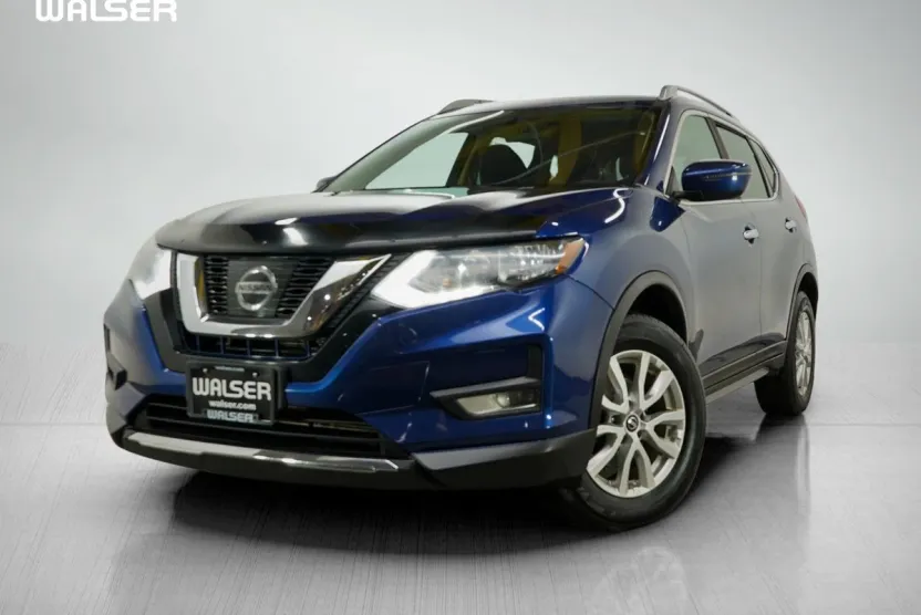 2017 Nissan Rogue SV photo 1