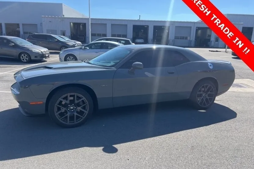 2018 Dodge Challenger R/T photo 1